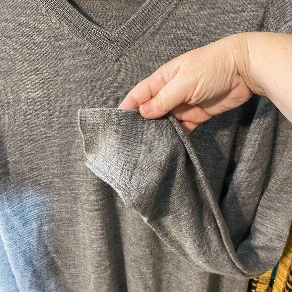 Nike Golf Merino Wool Blend Gray V-Neck Sweater Tour Performance Large - Picture 3 of 9